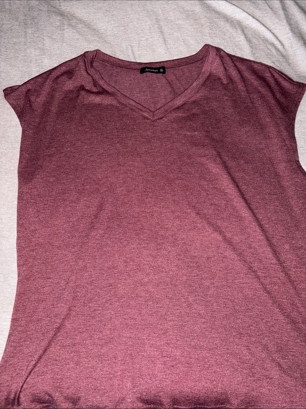 Universal Thread Women's Short-Sleeve V-Neck Tee in Dusty Rose